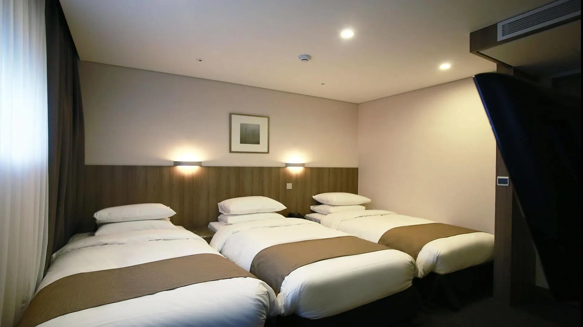 Centermark Hotel Seoul 4*,